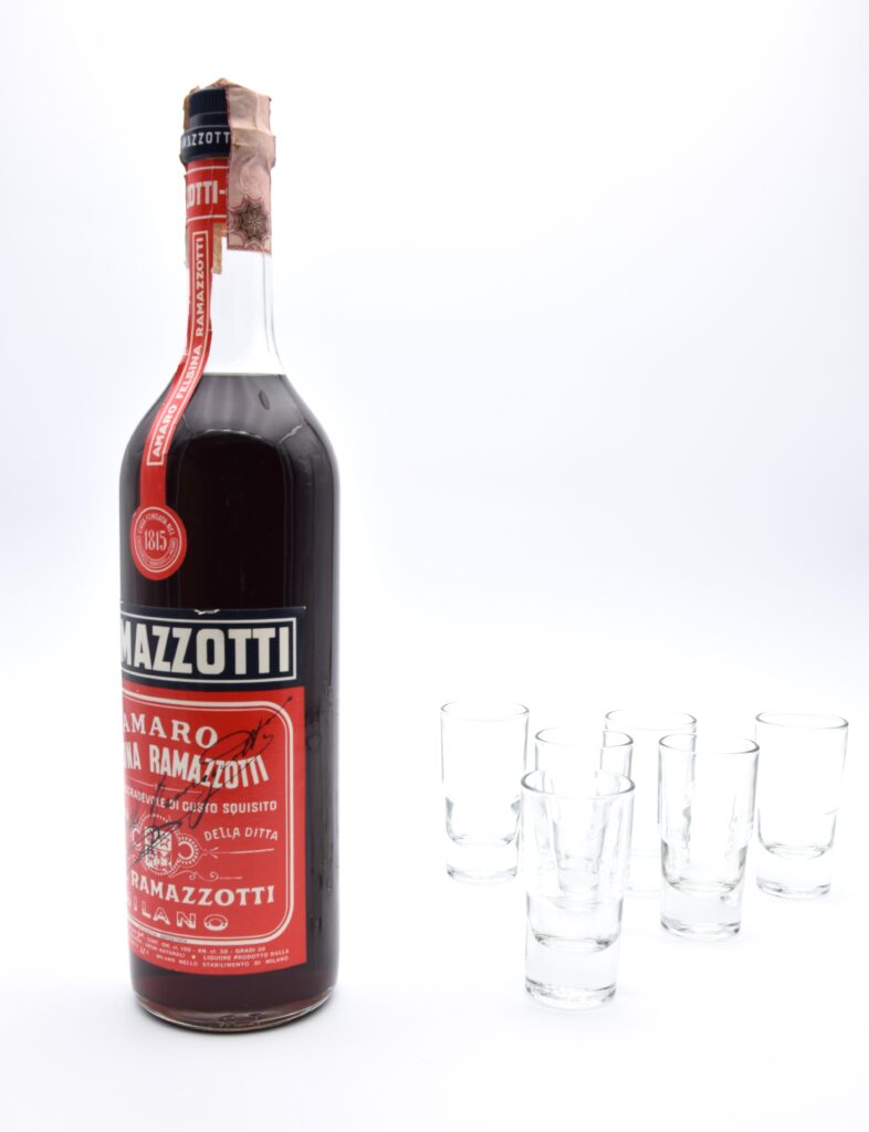 Bottiglia Amaro Ramazzotti - 100cl - anni '60 - con bicchierini in omaggio!